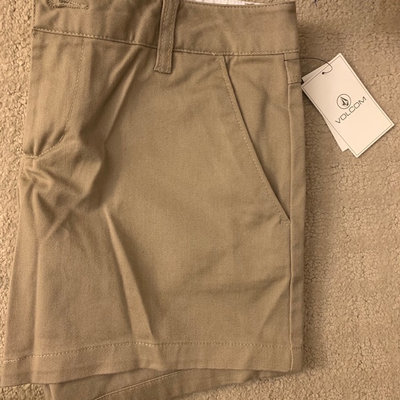 Volcom tan shorts - Picture 1 of 4